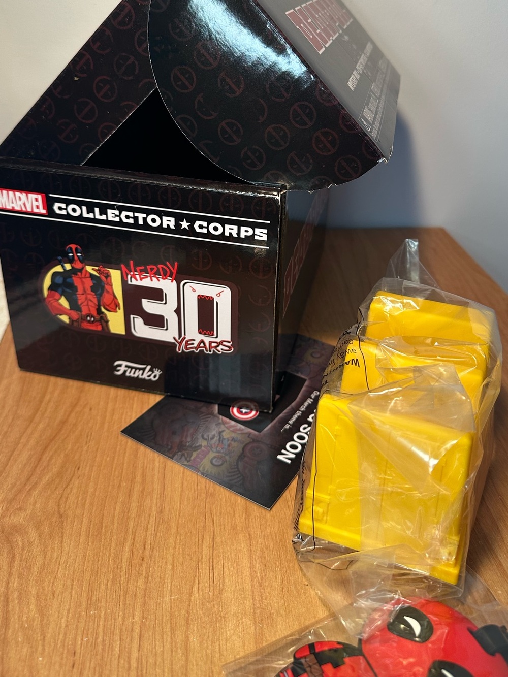 Marvel Deadpool Collector Box - Picture 7 of 8